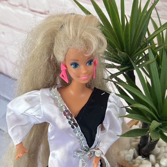 1970’s Barbie long hair and evening dress - Picture 3 of 8